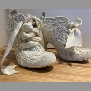 Unique high heeled bootie